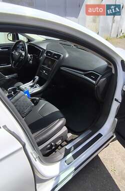 Седан Ford Fusion 2015 в 