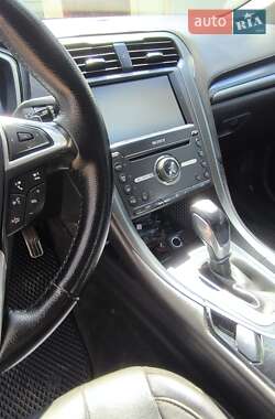 Седан Ford Fusion 2015 в 
