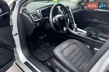 Седан Ford Fusion 2015 в 