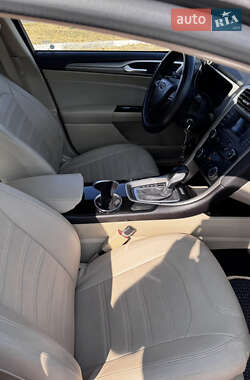 Седан Ford Fusion 2013 в 