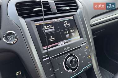 Седан Ford Fusion 2013 в 