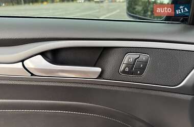Седан Ford Fusion 2013 в 