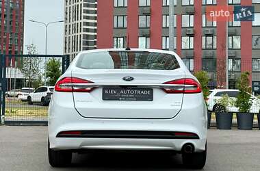 Седан Ford Fusion 2016 в 