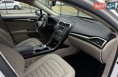 Седан Ford Fusion 2016 в 