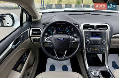 Седан Ford Fusion 2016 в 
