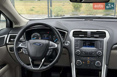 Седан Ford Fusion 2016 в 