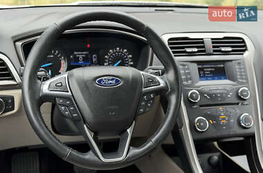 Седан Ford Fusion 2016 в 