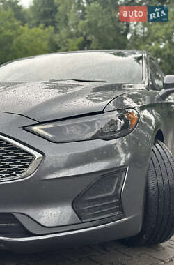 Седан Ford Fusion 2019 в 