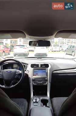 Седан Ford Fusion 2019 в 