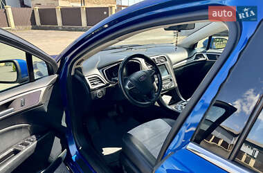 Седан Ford Fusion 2016 в 