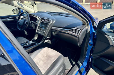 Седан Ford Fusion 2016 в 