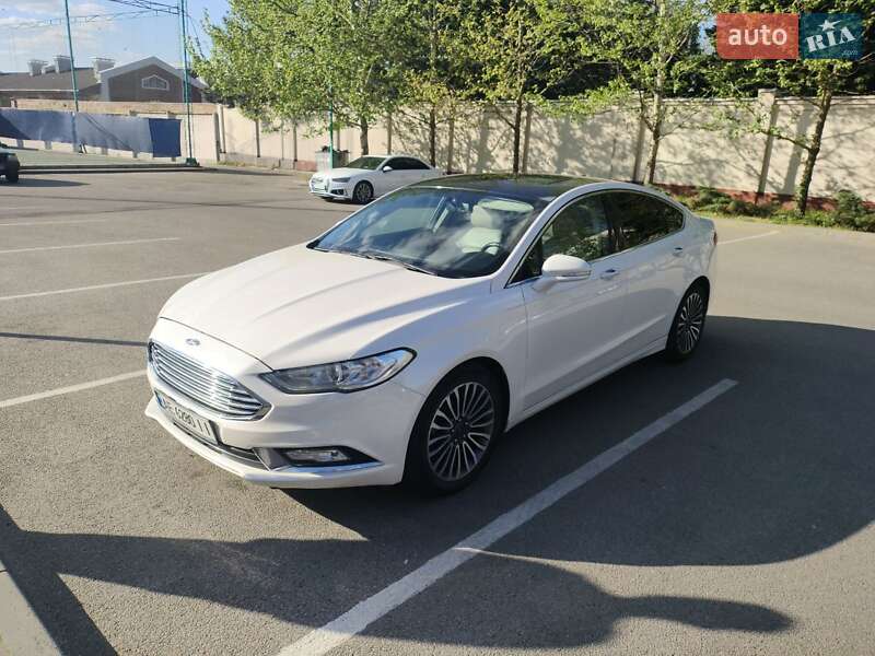 Седан Ford Fusion 2016 в 