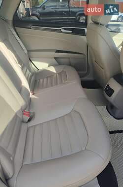 Седан Ford Fusion 2016 в 