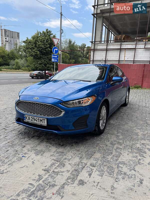 Седан Ford Fusion 2019 в 