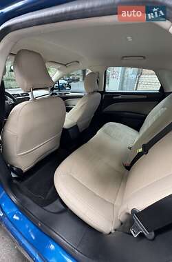 Седан Ford Fusion 2019 в 