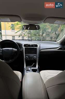 Седан Ford Fusion 2019 в 