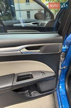 Седан Ford Fusion 2019 в 