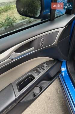 Седан Ford Fusion 2019 в 