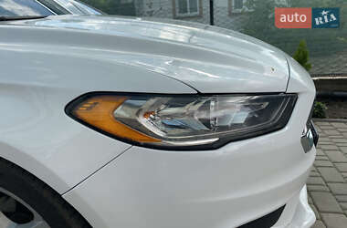 Седан Ford Fusion 2016 в 
