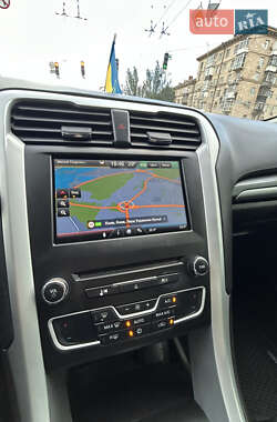 Седан Ford Fusion 2015 в 