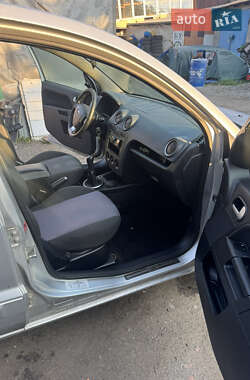 Хэтчбек Ford Fusion 2011 в 