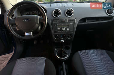 Хэтчбек Ford Fusion 2011 в 