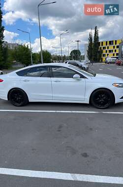 Седан Ford Fusion 2015 в 