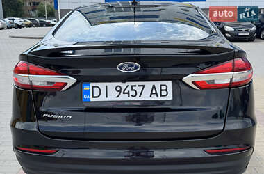 Седан Ford Fusion 2019 в 