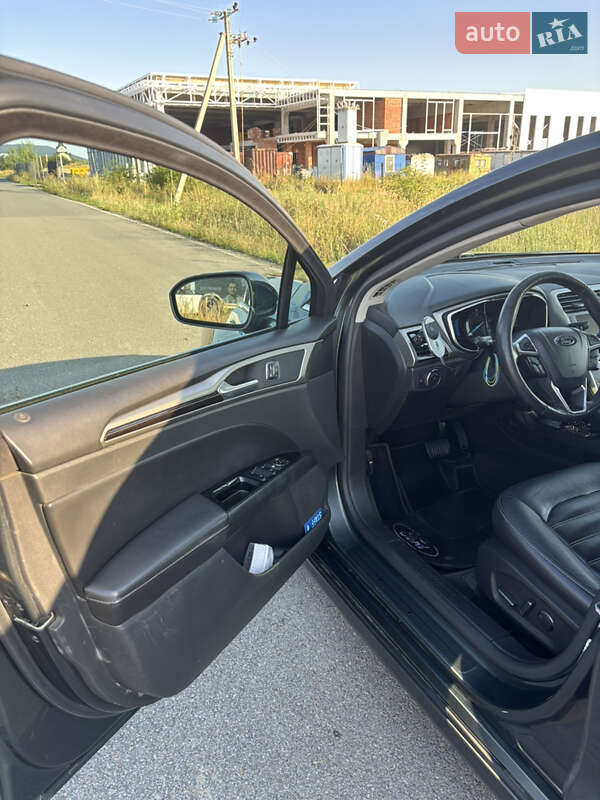 Седан Ford Fusion 2014 в Ужгороде