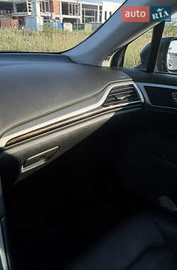 Седан Ford Fusion 2014 в 