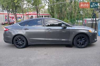 Седан Ford Fusion 2016 в 