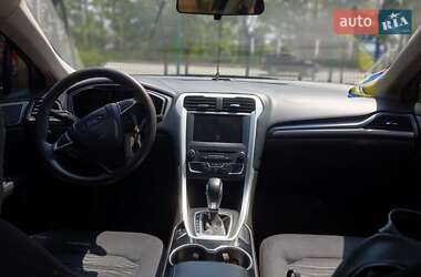 Седан Ford Fusion 2016 в 