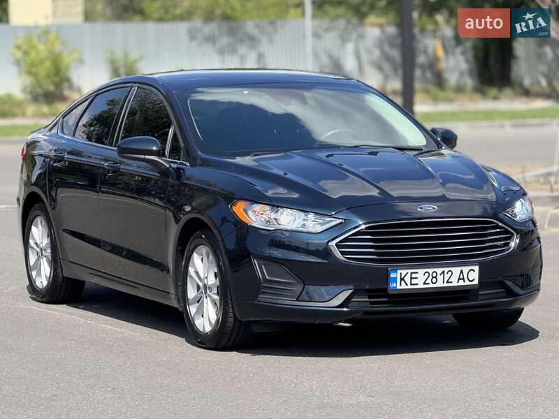 Седан Ford Fusion 2019 в 