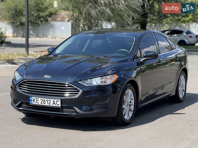 Седан Ford Fusion 2019 в 