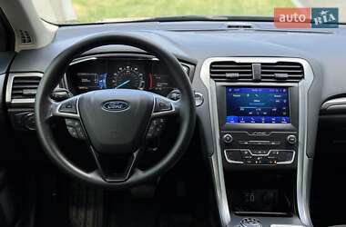Седан Ford Fusion 2019 в 