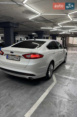 Седан Ford Fusion 2013 в 