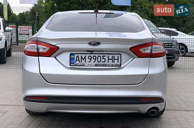 Седан Ford Fusion 2015 в 