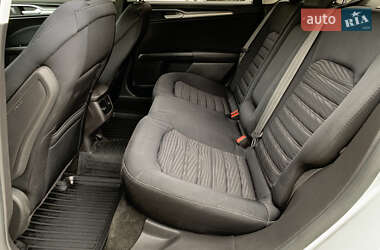Седан Ford Fusion 2015 в 