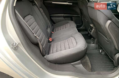 Седан Ford Fusion 2015 в 