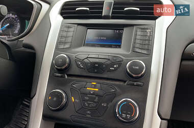 Седан Ford Fusion 2015 в 