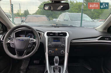Седан Ford Fusion 2015 в 