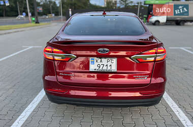 Седан Ford Fusion 2019 в 