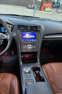 Седан Ford Fusion 2019 в 