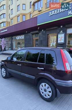 Хэтчбек Ford Fusion 2010 в 