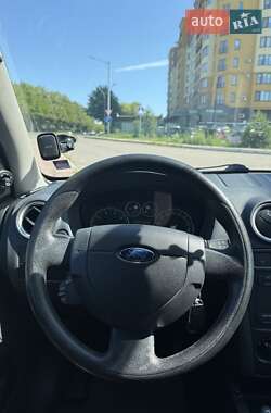 Хэтчбек Ford Fusion 2010 в 