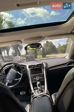 Седан Ford Fusion 2015 в 