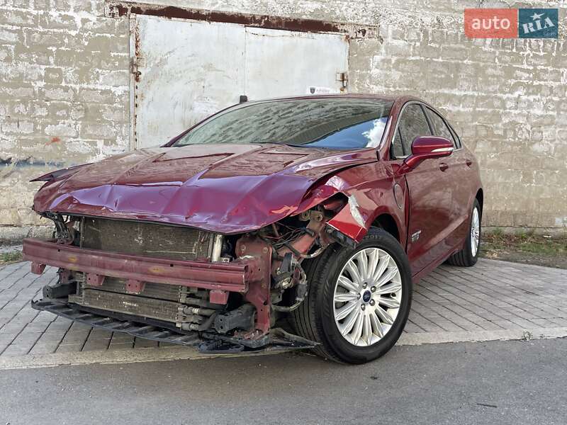 Седан Ford Fusion 2016 в 