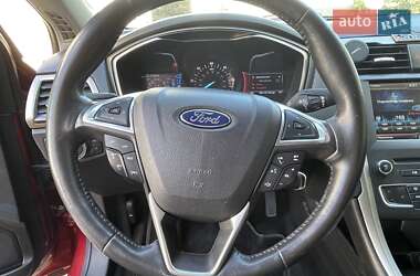 Седан Ford Fusion 2016 в 