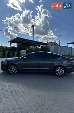 Седан Ford Fusion 2016 в 