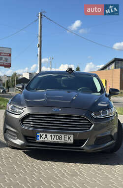 Седан Ford Fusion 2016 в 
